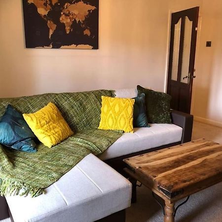 Lovely One-Bed Condo With Free Parking On Premises صندرلاند المظهر الخارجي الصورة