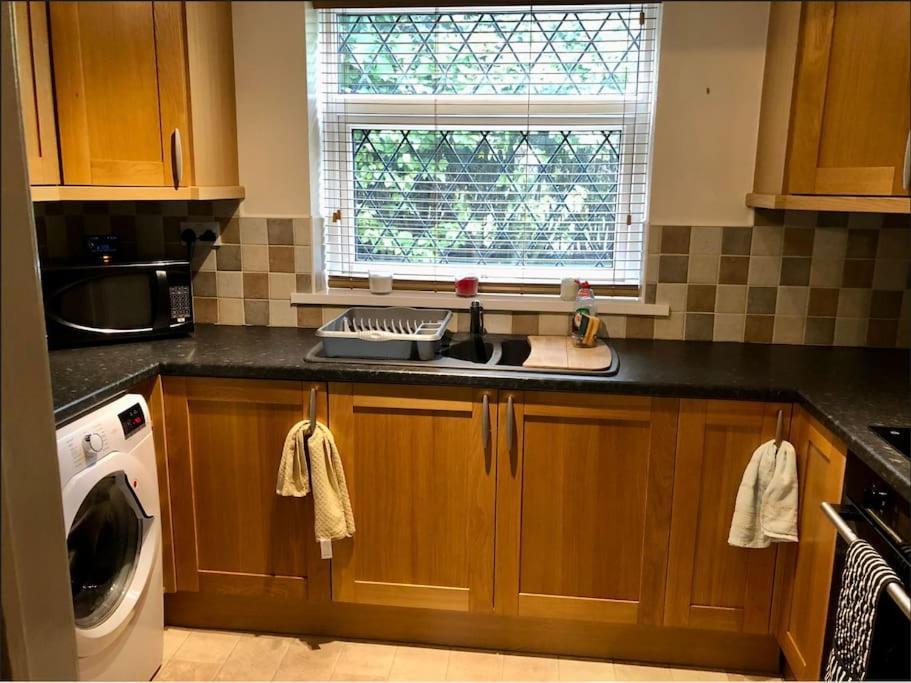 Lovely One-Bed Condo With Free Parking On Premises صندرلاند المظهر الخارجي الصورة
